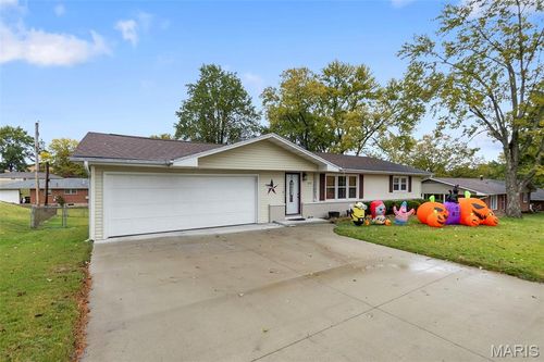 2418 Masters Dr, Cape Girardeau, MO, 63701-2346 | Card Image