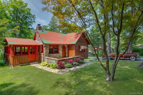 16 Locust Dr, Cold Spring, NY, 10516-4131 | Card Image