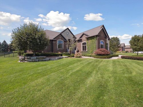 62573 Morningside Dr, Washington Township, MI, 48094-1325 | Card Image