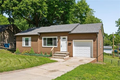 748 Hillside Ave, Liberty, MO, 64068-2119 | Card Image
