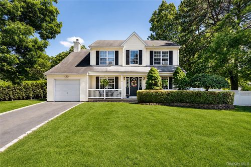 4 Redbud Ct, Middle Island, NY, 11953-2712 | Card Image