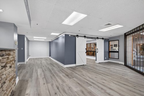 lobby-suite-300 W Washington Ave, Jackson, MI, 49201-2180 | Card Image