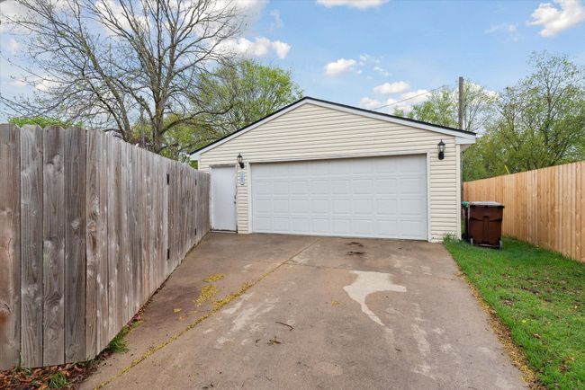 Garage | Image 28