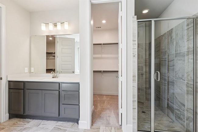Large walk-in primary shower | Image 26