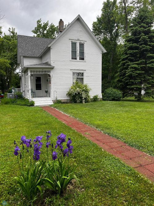 402 1st St S, Fairmount, ND, 58030-4120 | Card Image