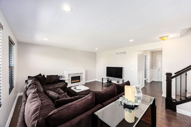 large family room | Image 12