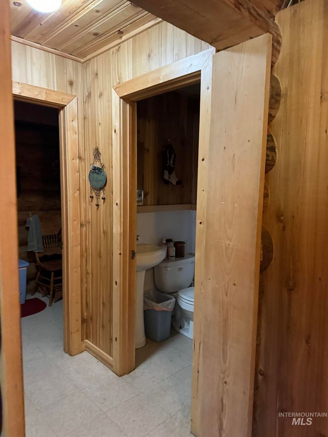 2742 Dixie Rd, Home with 9 bedrooms, 4 bathrooms and null parking in Dixie ID | Image 29