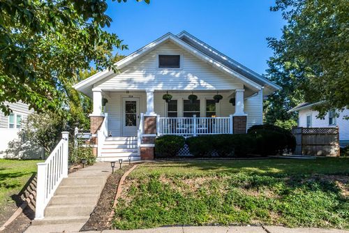 334 W Garfield St, Davenport, IA, 52803-1413 | Card Image