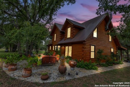 700 Ledgerock Rd, Wimberley, TX, 78676-4347 | Card Image