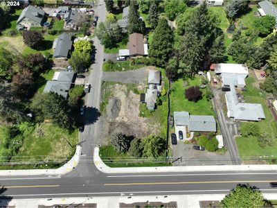 12145 Sw James St, House other with 2 bedrooms, 1 bathrooms and 2 parking in Portland OR | Image 3