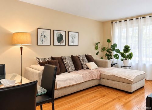 2d-14215 Franklin, New York, NY, 11355 | Card Image