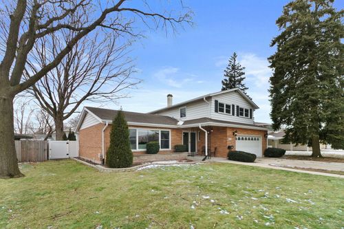 9212 S Komensky Ave, Oak Lawn, IL, 60453-1929 | Card Image