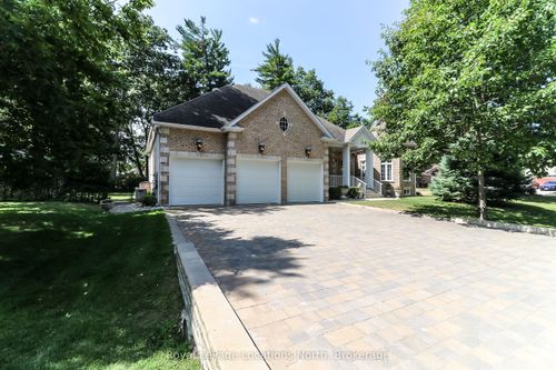 15 Downer Cres, Wasaga Beach, ON, L9Z1C2 | Card Image