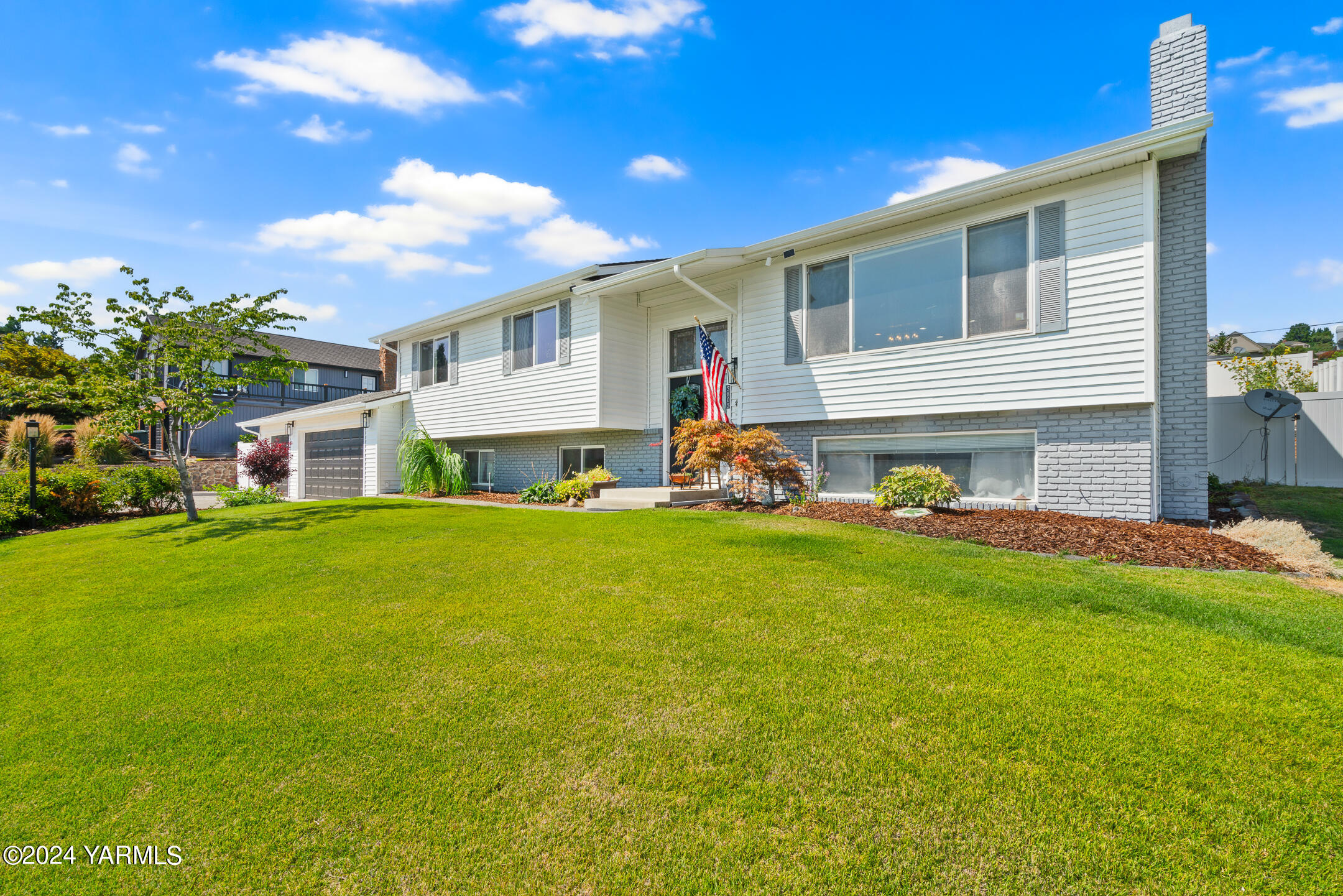 Douglas Dr, Yakima, WA 98908