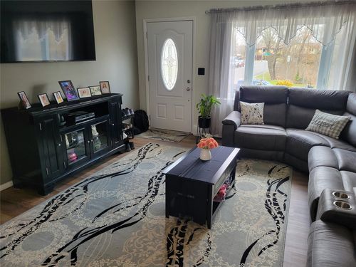 31 Dena Dr, Blue Point, NY, 11715-1109 | Card Image
