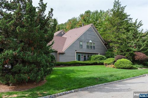 7 New Bedford Rd, West Milford, NJ, 07480-1266 | Card Image