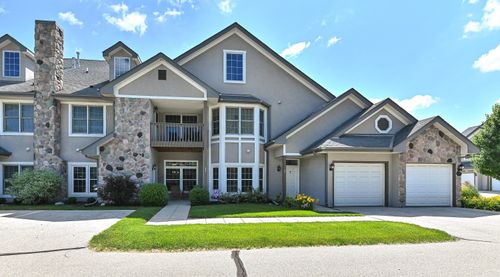 3023082 Pineview Way, Pewaukee, WI, 53072-6238 | Card Image