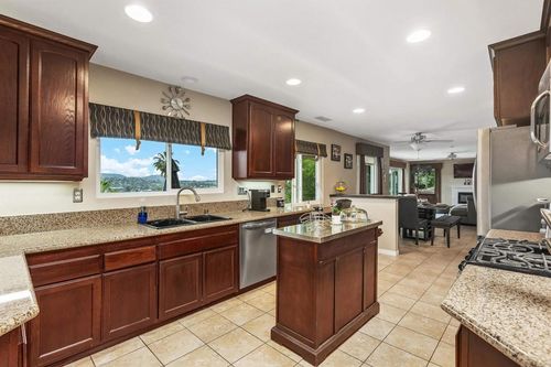 220 Journeys End, Vista, CA, 92083-7680 | Card Image