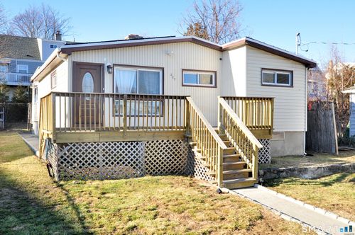 207 Hillcrest Rd, Bridgeport, CT, 06606-3125 | Card Image