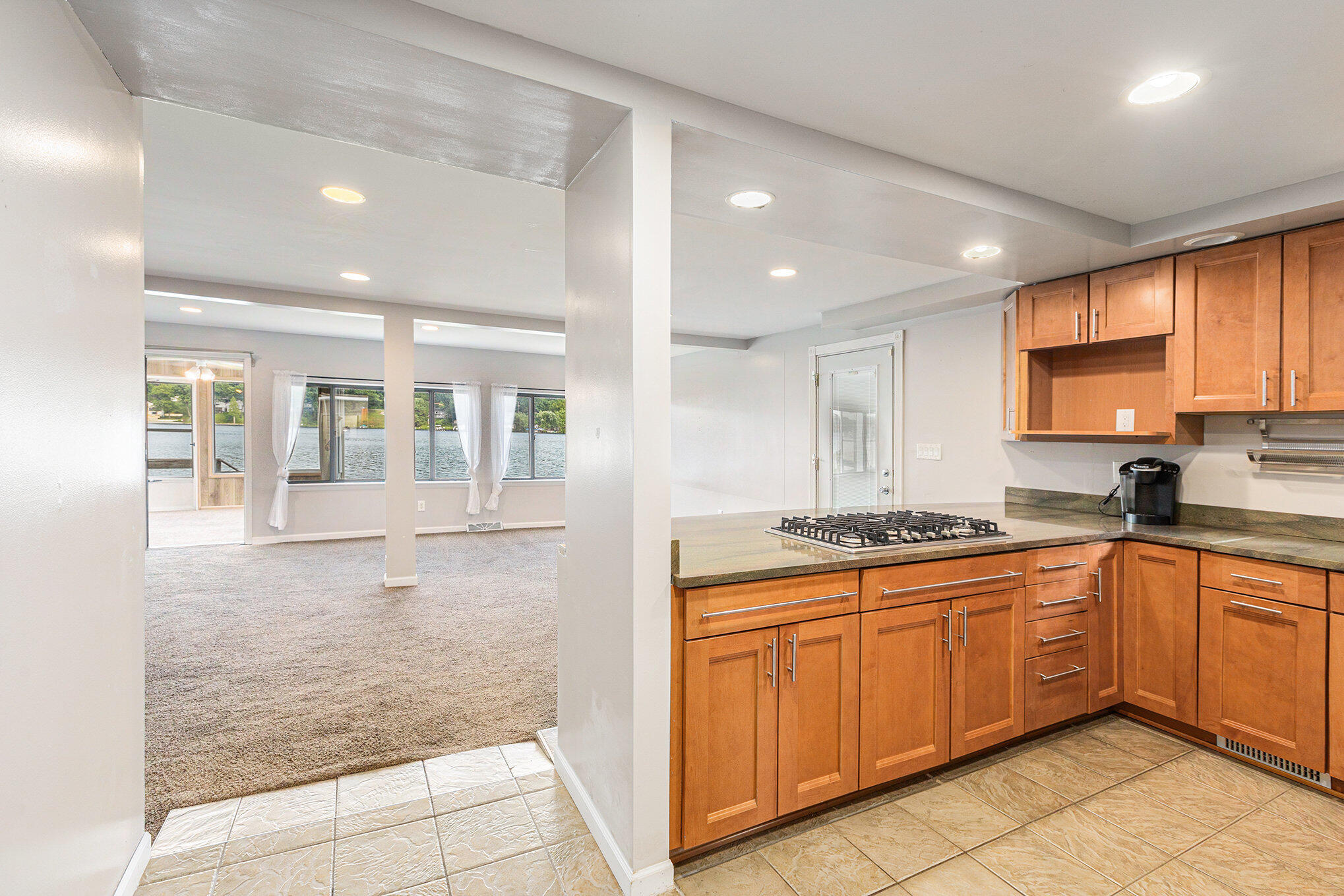 Residential Lease in Leoni Township 2