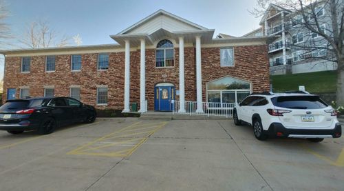 2711 Happy Joe Dr, Bettendorf, IA, 52722-3294 | Card Image