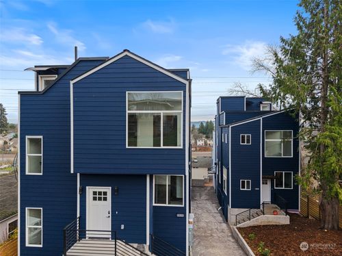 8608 42nd Avenue S, Seattle, WA, 98118 | Card Image