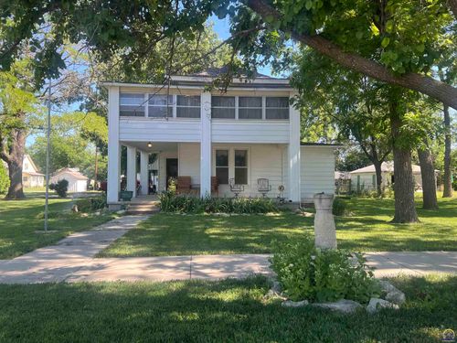 111 Pearl St, Cottonwood Falls, KS, 66845-2848 | Card Image