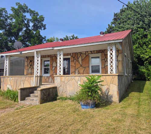 709 Garst St, Cabool, MO, 65689-9111 | Card Image