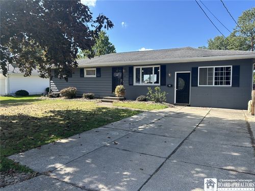 24 Laurie Ln, Jamestown, NY, 14701-7421 | Card Image