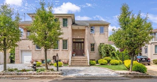 31 4th Ct, Staten Island, NY, 10312-6305 | Card Image