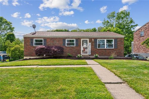 528 Rainier Dr, Pittsburgh, PA, 15239-2622 | Card Image