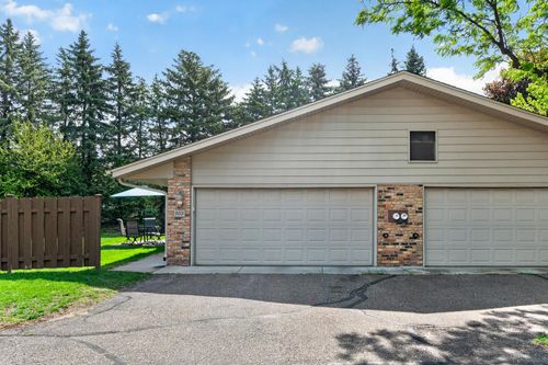 9601 Lonsdale Cir, Minnetonka, MN, 55305-3295 | Card Image
