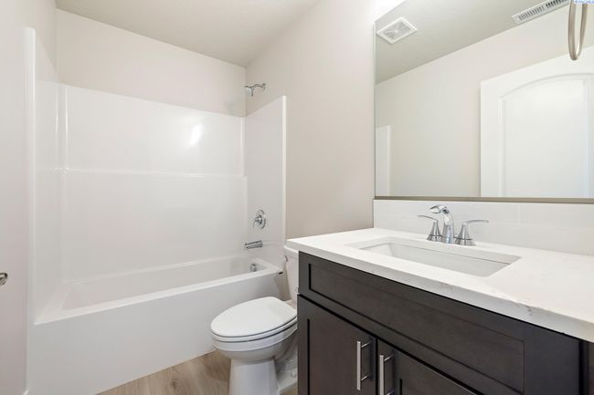 10402 Kokanee Dr, House other with 3 bedrooms, 2 bathrooms and 3 parking in Pasco WA | Image 8
