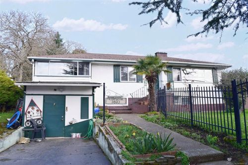 3803 Merriman Dr, Saanich, BC, V8P2S9 | Card Image