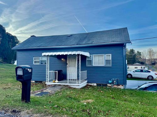 101 Big Tree Dr, Fairmont, WV, 26554-8518 | Card Image