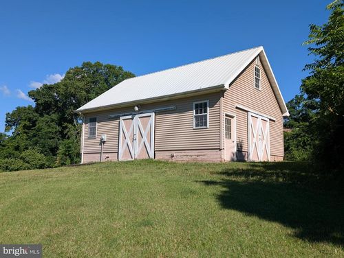72 Christmas Tree Ln, Washington, VA, 22747 | Card Image