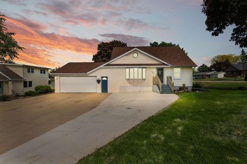 297 S 2nd Street, Oakfield, WI, 53065 | Card Image