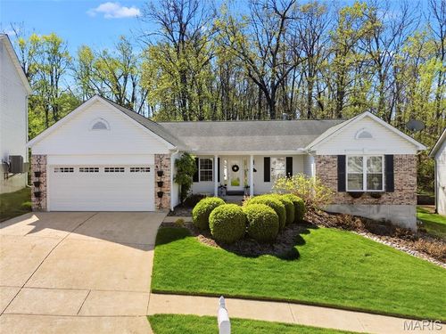 3067 Crystal Lake Dr, Saint Louis, MO, 63129-6620 | Card Image