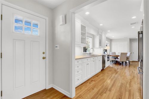 4 Linda Ln, Setauket, NY, 11733-3205 | Card Image