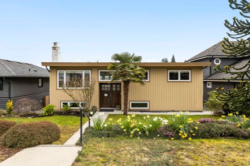 831 Whitchurch St, North Vancouver, BC, V7L2A5 | Card Image