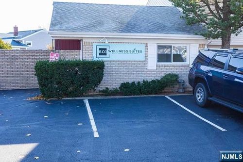 605 Washington Ave, Dumont, NJ, 07628-1234 | Card Image