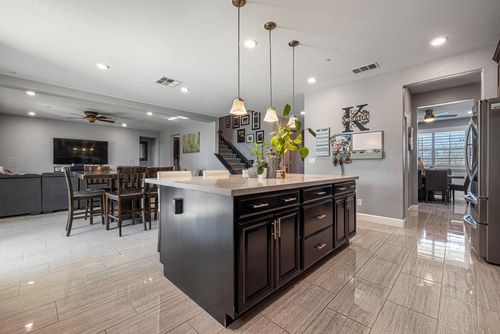 954 Orange Blossom Ave, Manteca, CA, 95337-9014 | Card Image