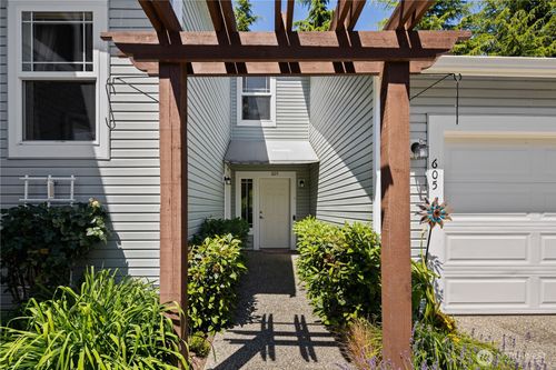 605-7321 Centerville Ct, Stanwood, WA, 98292-6251 | Card Image