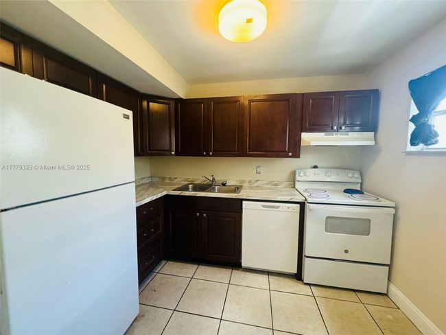 APT-315 - 4215 University Dr, Condo with 2 bedrooms, 2 bathrooms and null parking in Sunrise FL | Image 20