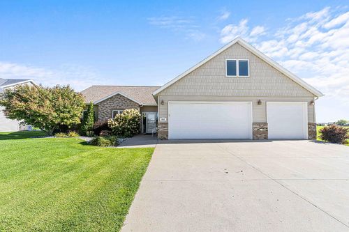 812 S 36th Street S, Moorhead, MN, 56560 | Card Image