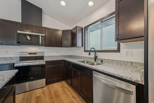 21-web-or-mls-Conway St-S1107-017.jpg | Image 10