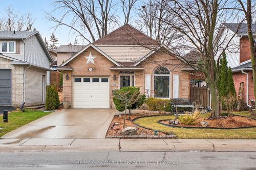 22 Novoco Dr, Hamilton, ON, L9C7E8 | Card Image