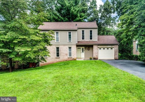 4 Nassau Cir, READING, PA, 19607-3306 | Card Image