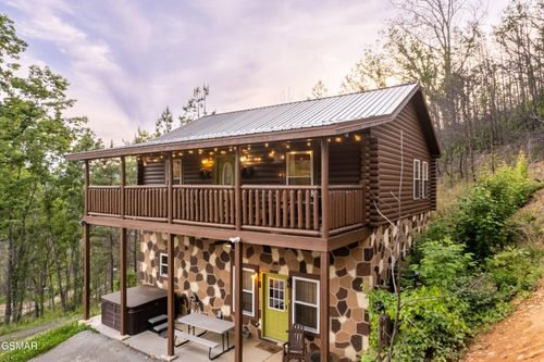 2213 Headrick Lead, Sevierville, TN, 37862-8604 | Card Image