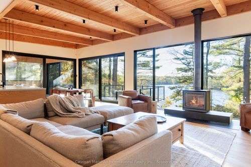1054 Thomas Rd, Gravenhurst, ON, P1P1R3 | Card Image
